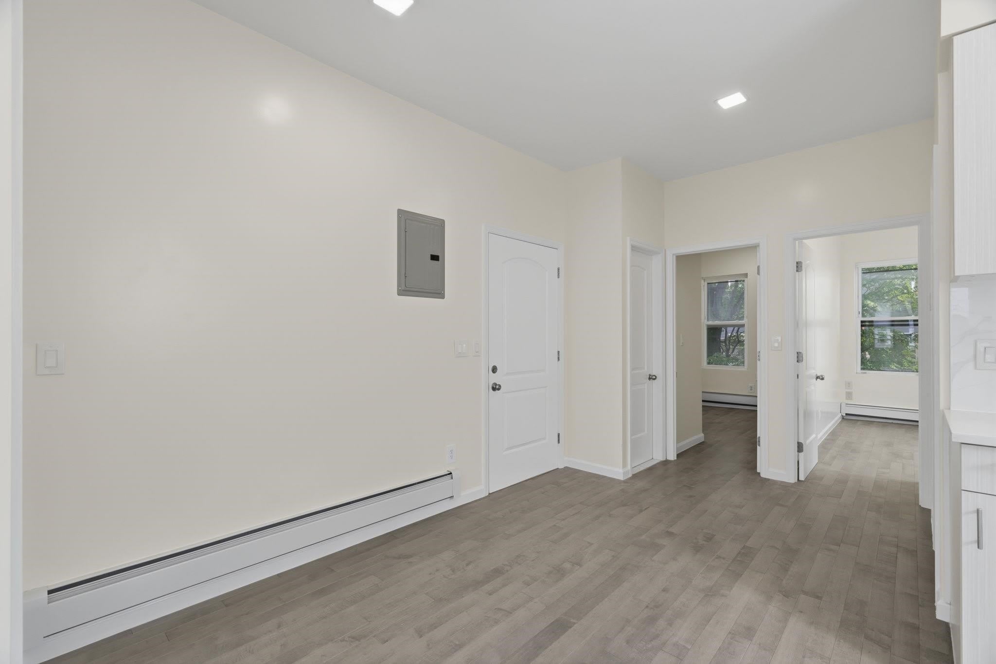 290 Grant Ave – photo 2