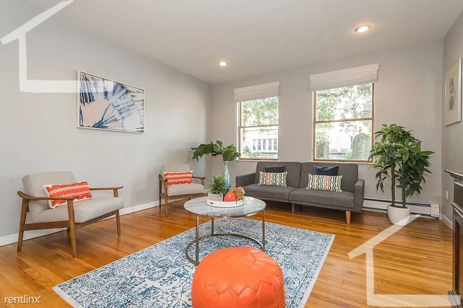 Perfect for underclassmen wanting a multi-year stay! Luxury Apt w W/D in Unit near BU! XL Rooms – photo 3