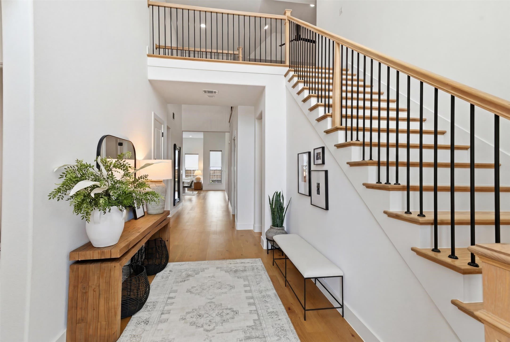 1860 Ellington Drive – photo 2
