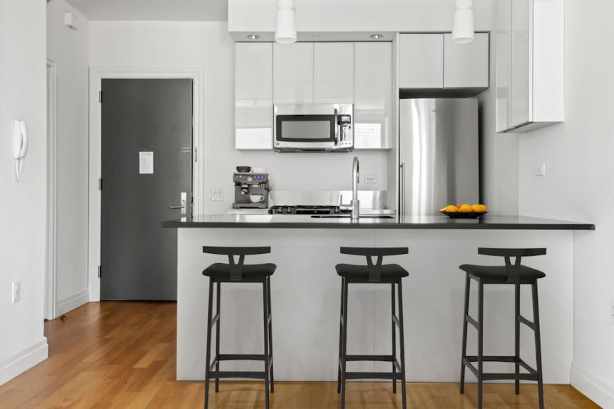 553 West 53rd St. – photo 4