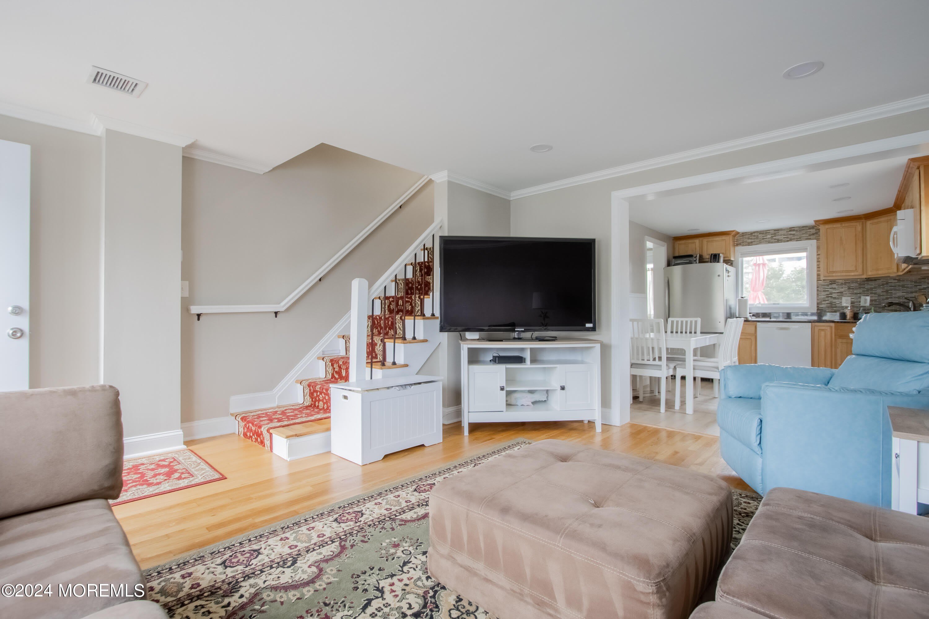 32 Howland Avenue – photo 3