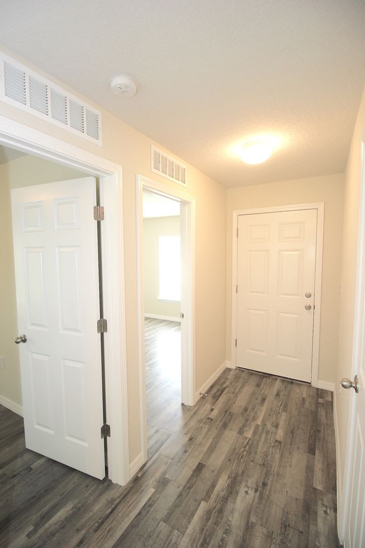 Roomy 3 Bed 2 Bath Duplex Home for Rent w Lawn Cutting Included! – photo 5