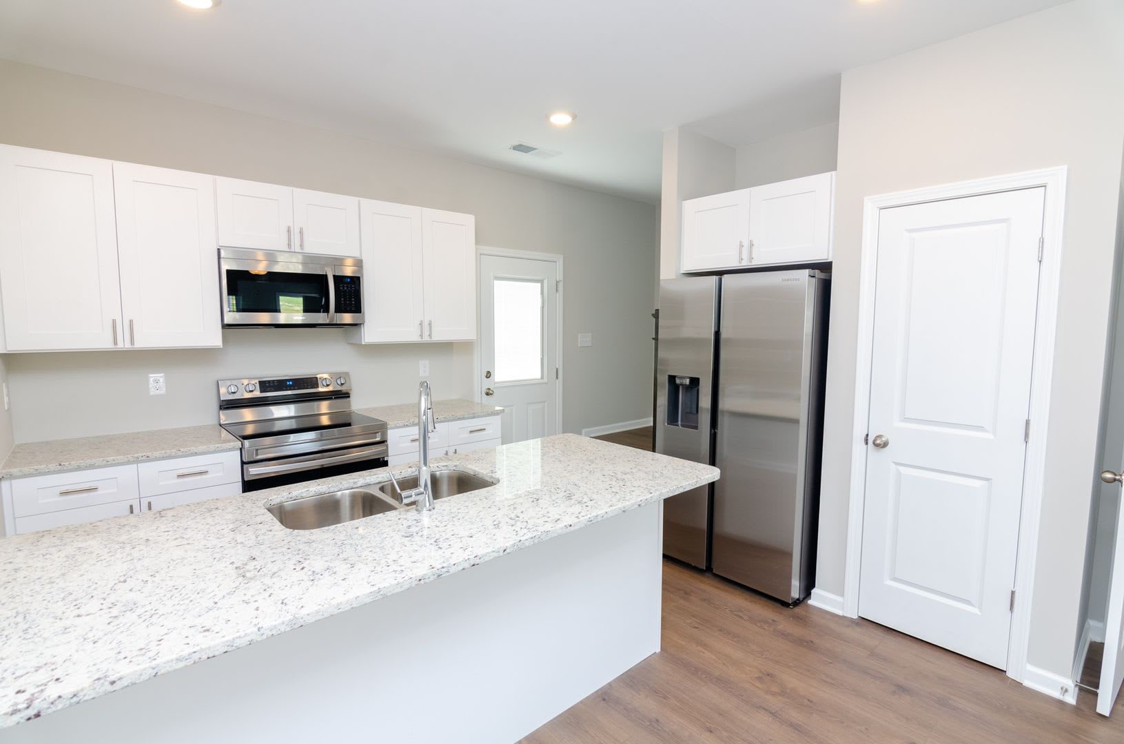 North Columbia Rental – photo 4