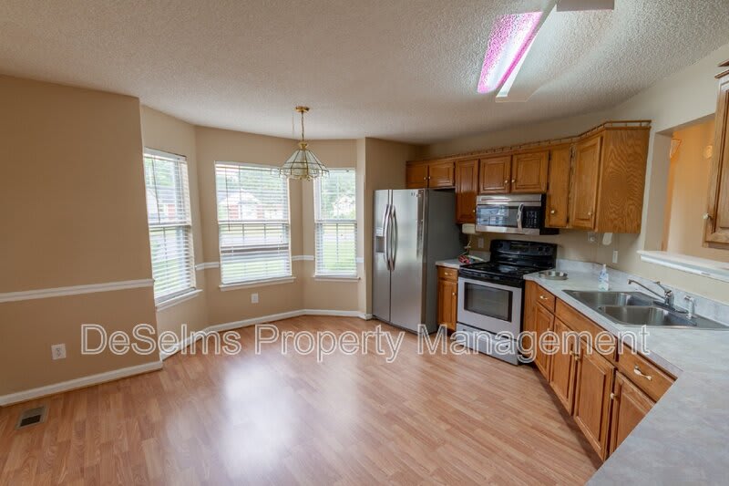 1009 Norwood Ct – photo 5