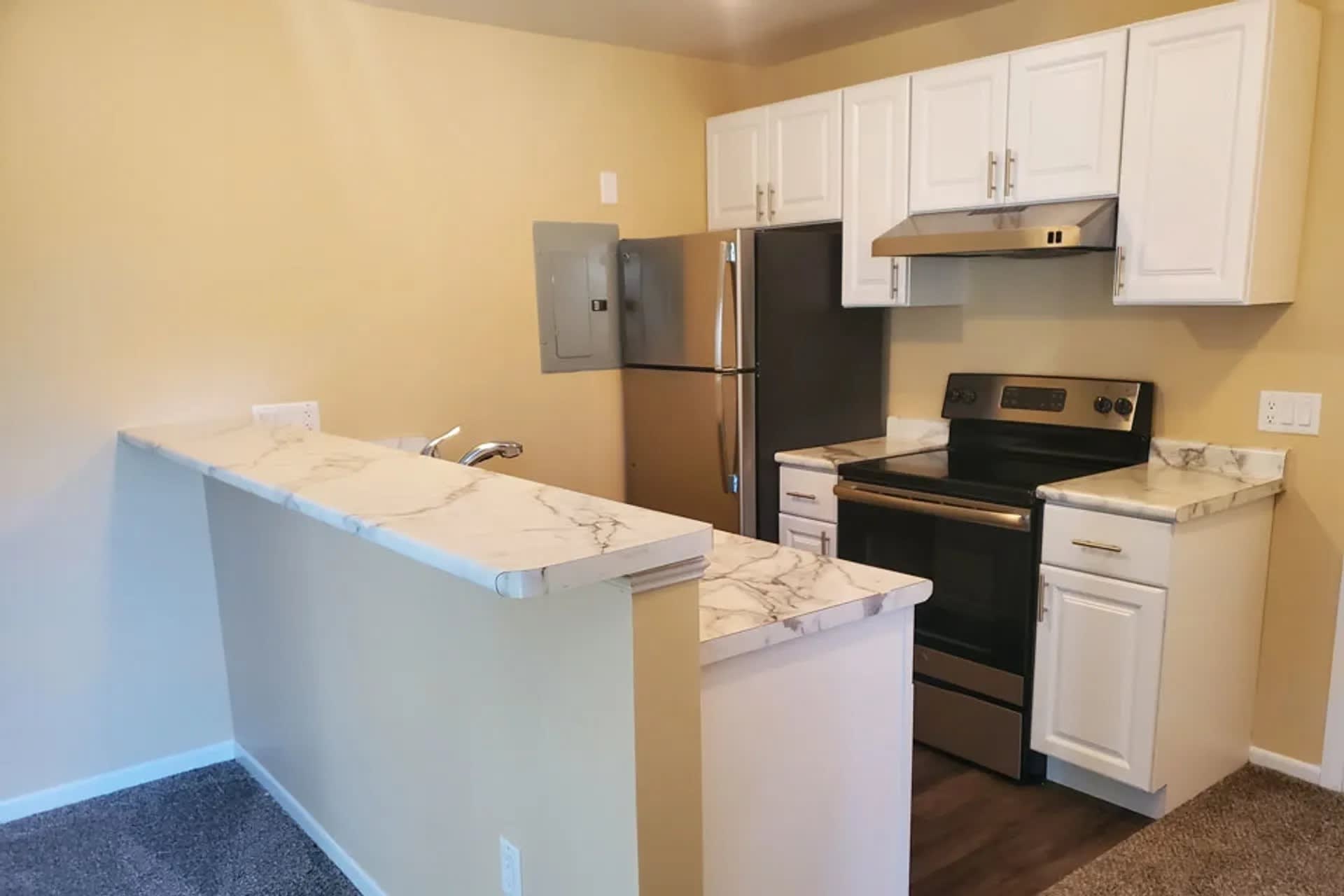 Summit Hill Apartments – photo 1