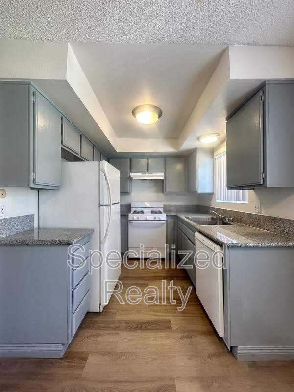 824 E Windsor Rd – photo 3