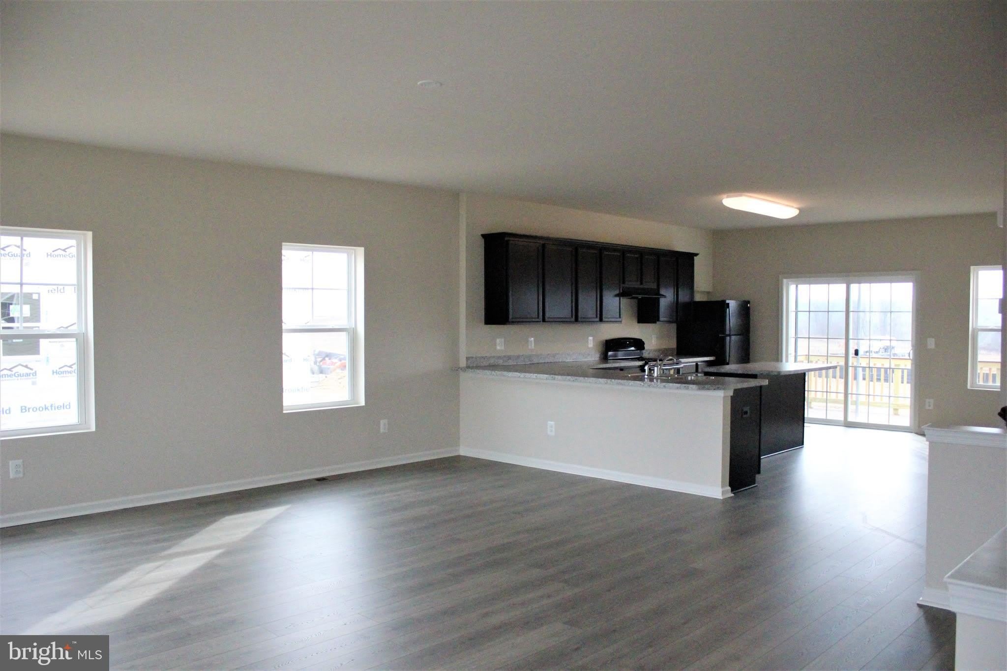 232 PARKLAND Drive – photo 3