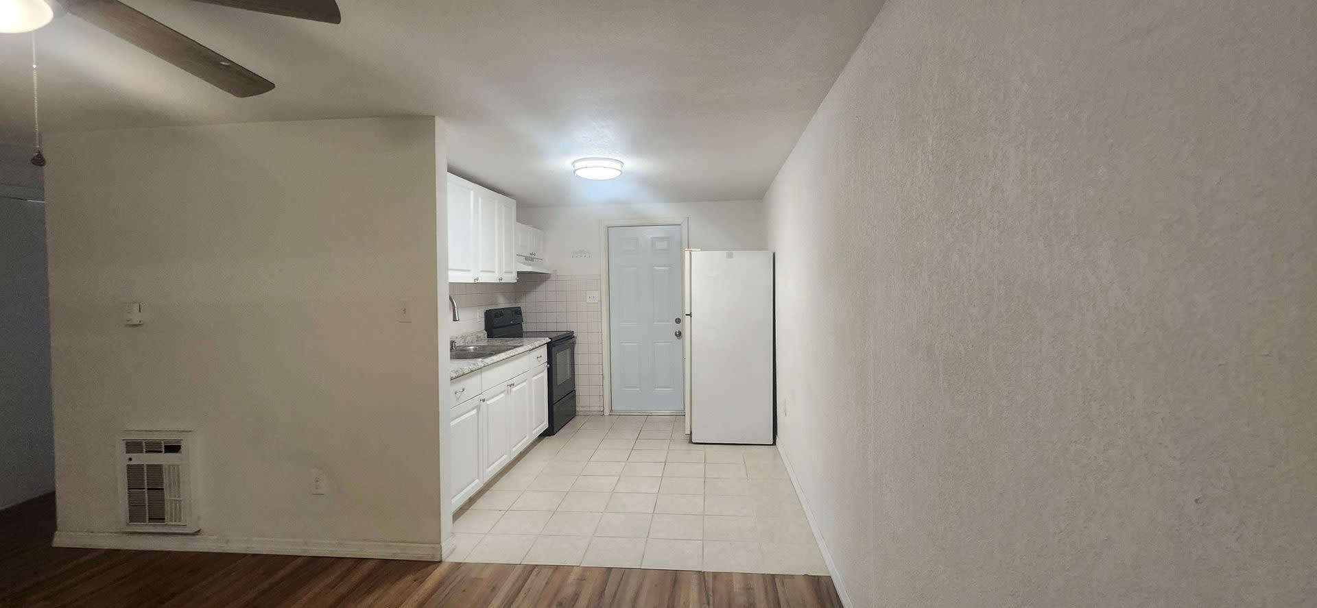 Charming 2 bedroom, 1 Bath – photo 3
