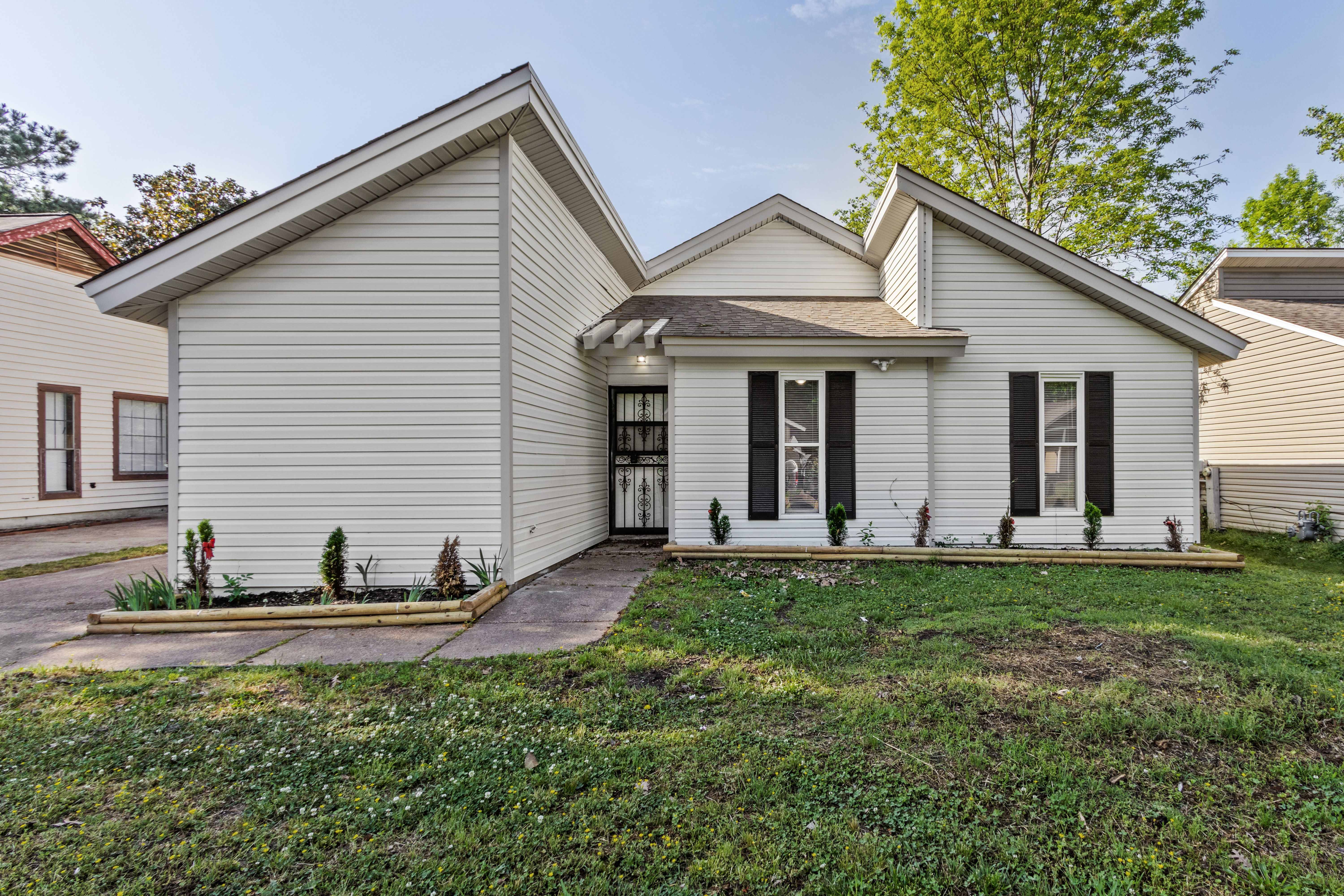 5697 Winter Tree Dr – photo 1