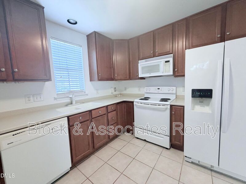 9915 Wasser Ct – photo 4