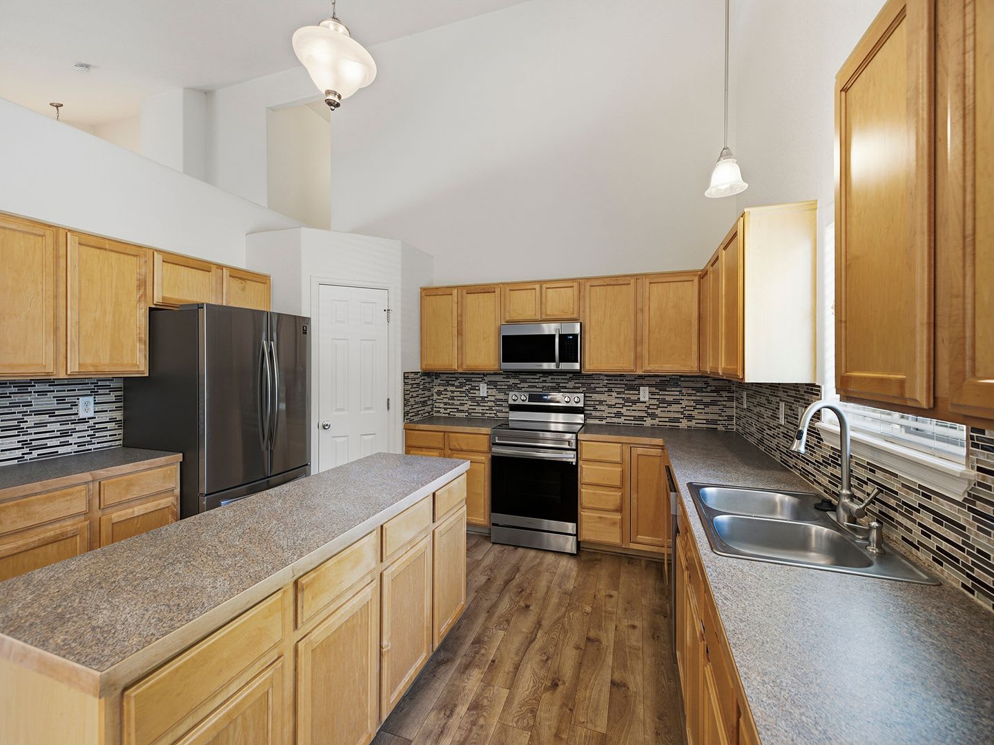 Beautiful 3 bed 2.5 Bath Home in East Loveland, CO! – photo 5