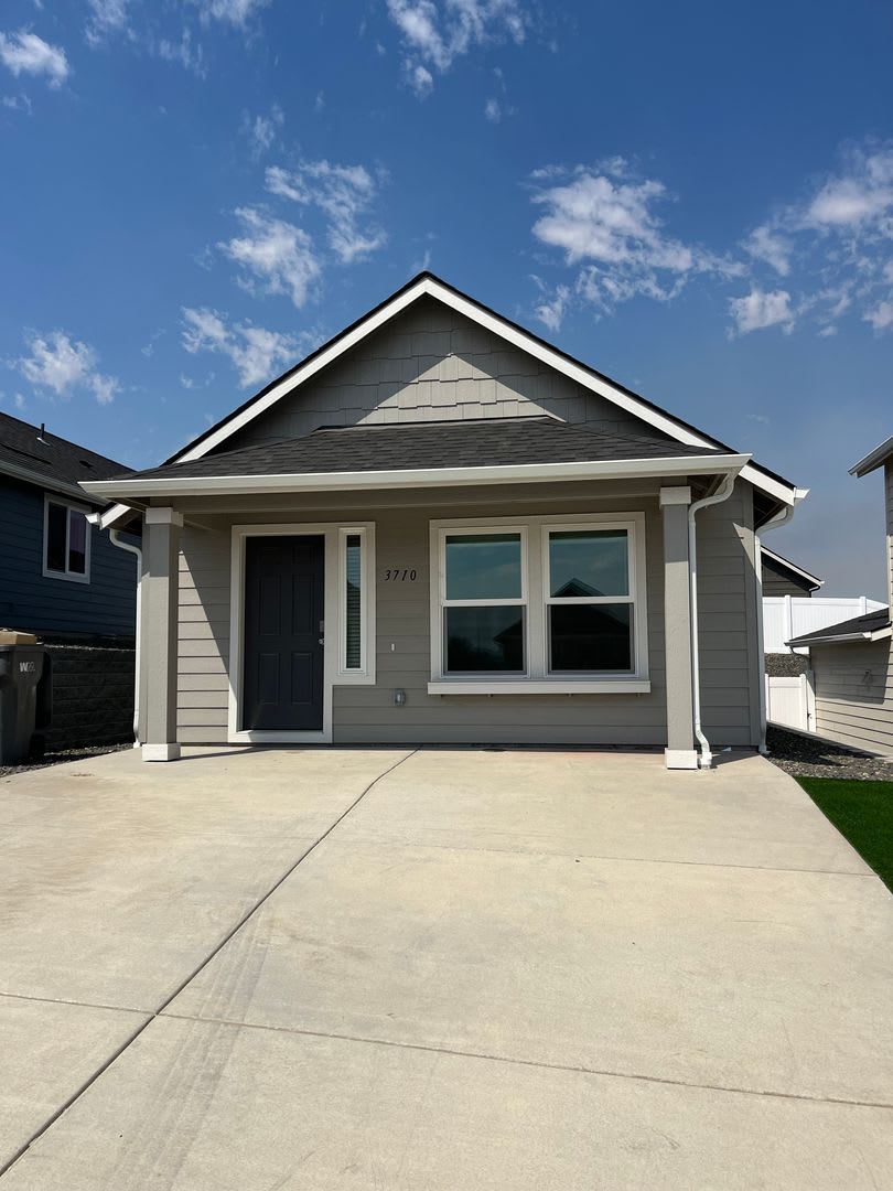 Brand New Single Level Home in New SunRidge Community – photo 1