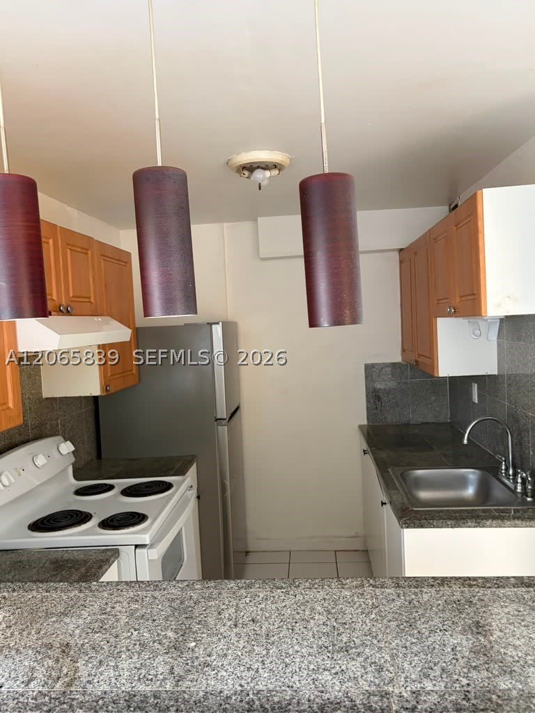 2138 SW 6th St – photo 3