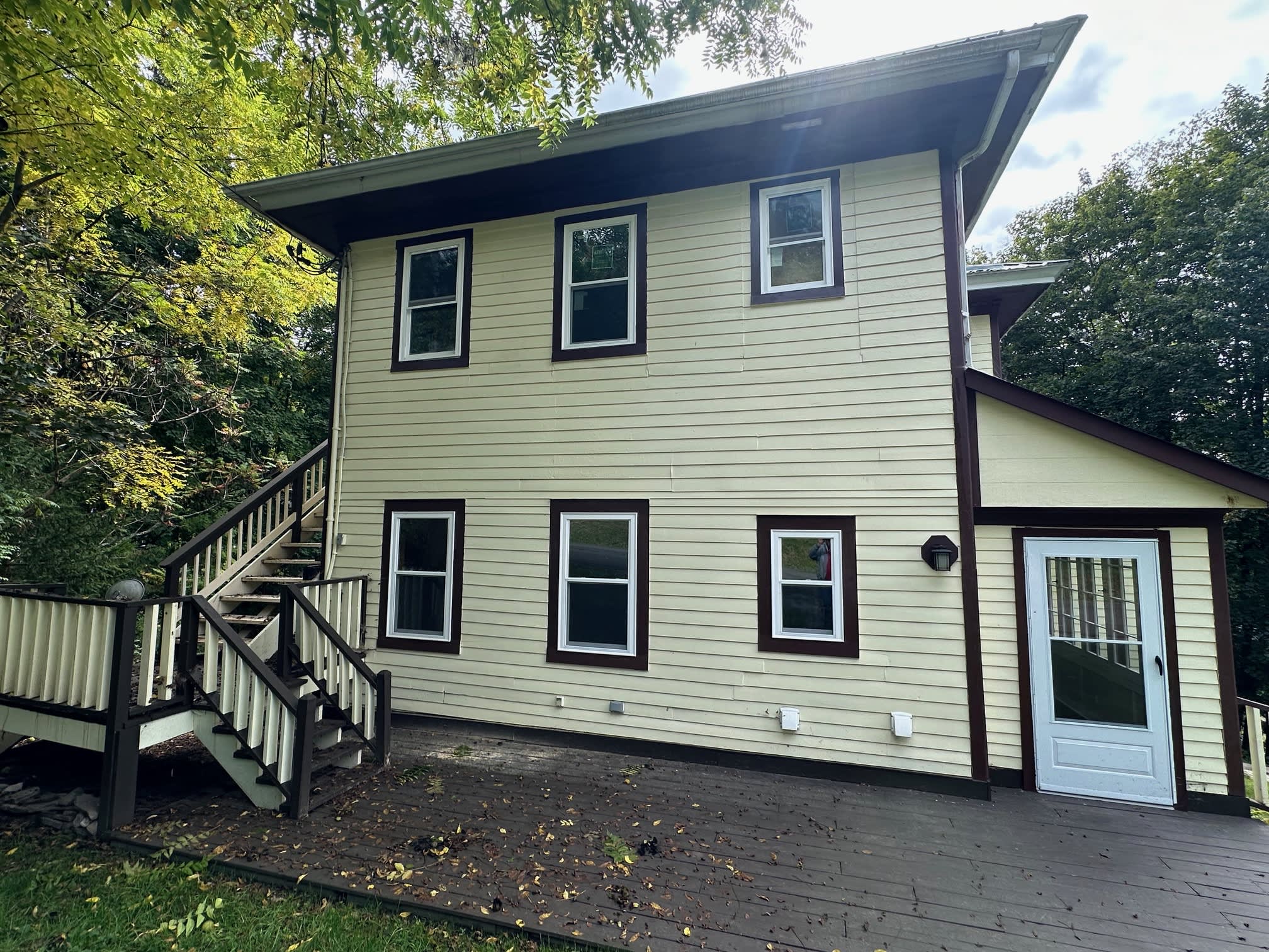 318 E Main St – photo 3