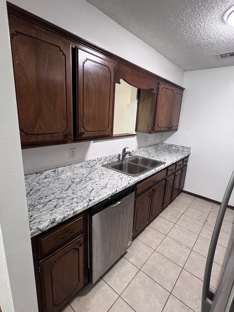 Charming 3BR Duplex in Midwest City – photo 4