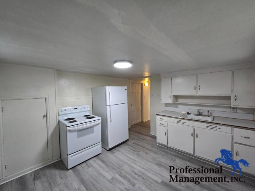 520 Avenue B – photo 2