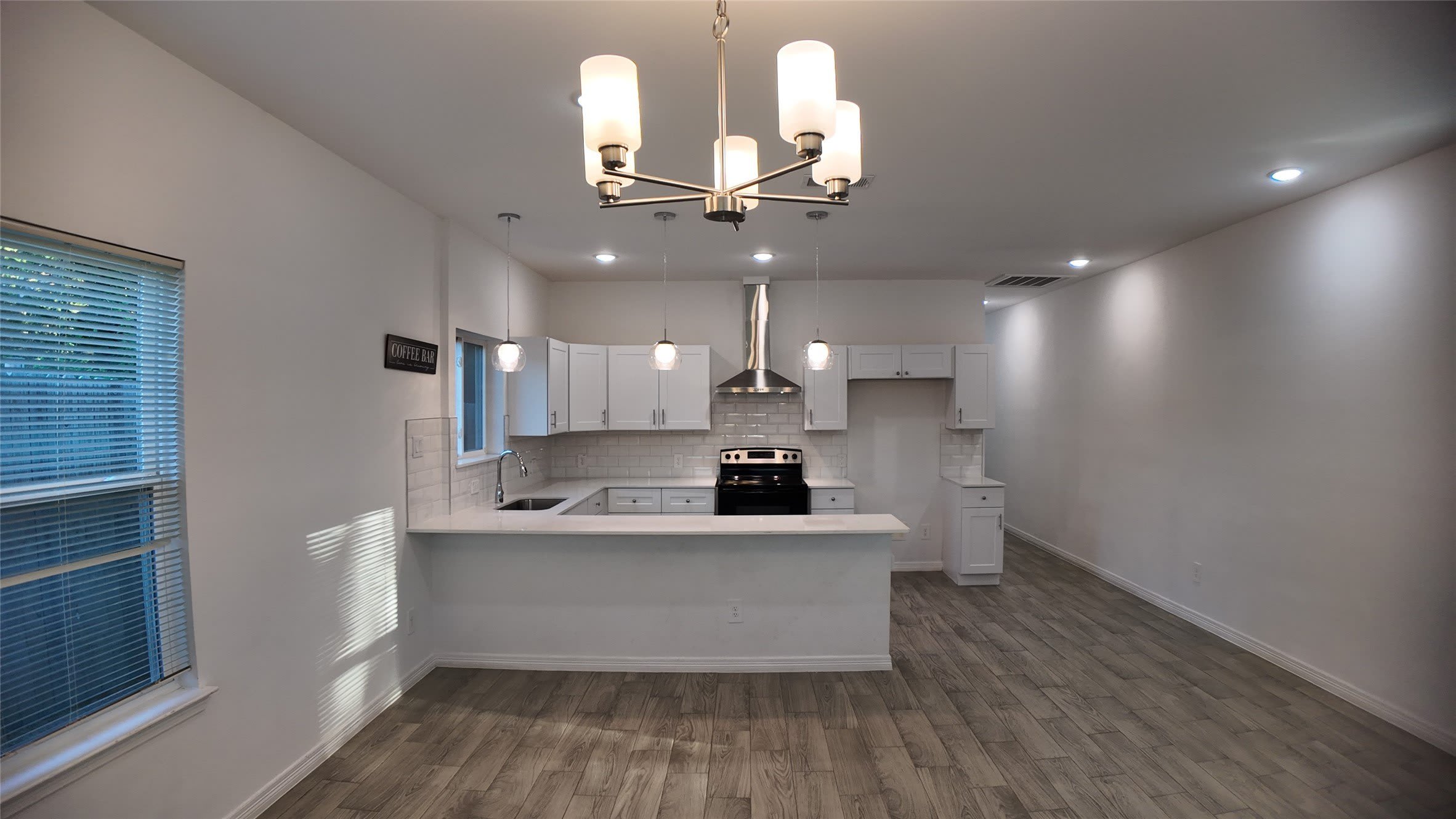 4709 Lee Street – photo 2