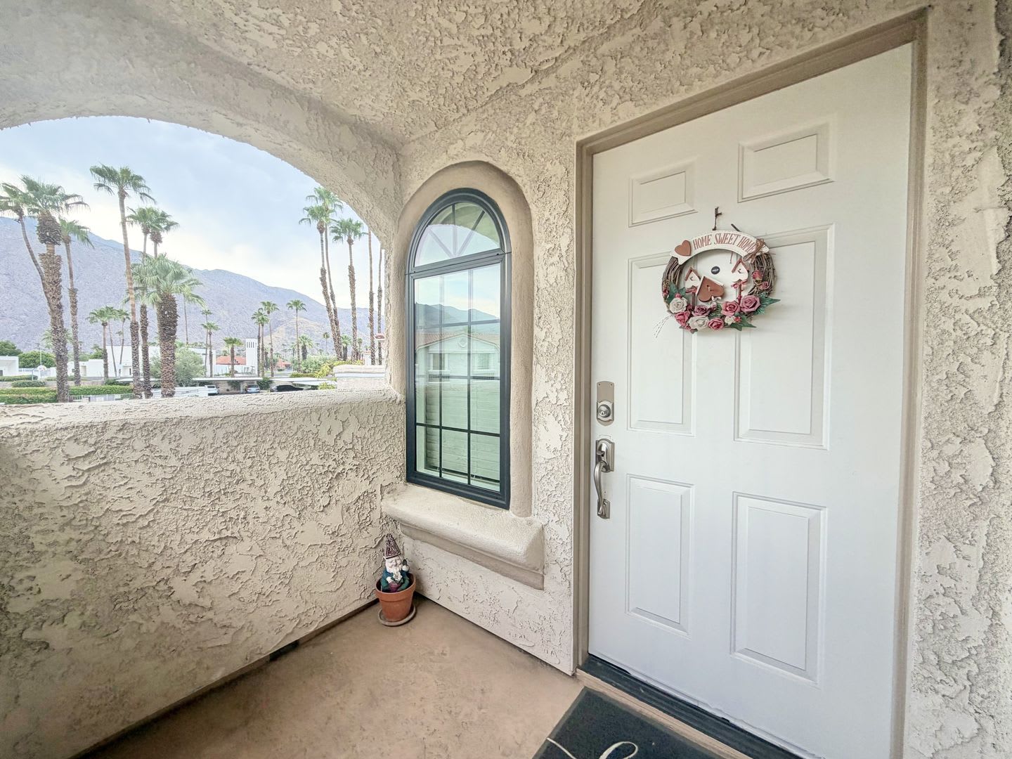AVAILABLE NOW! 1 bedroom, 1 bathroom condo in Palm Springs! – photo 2