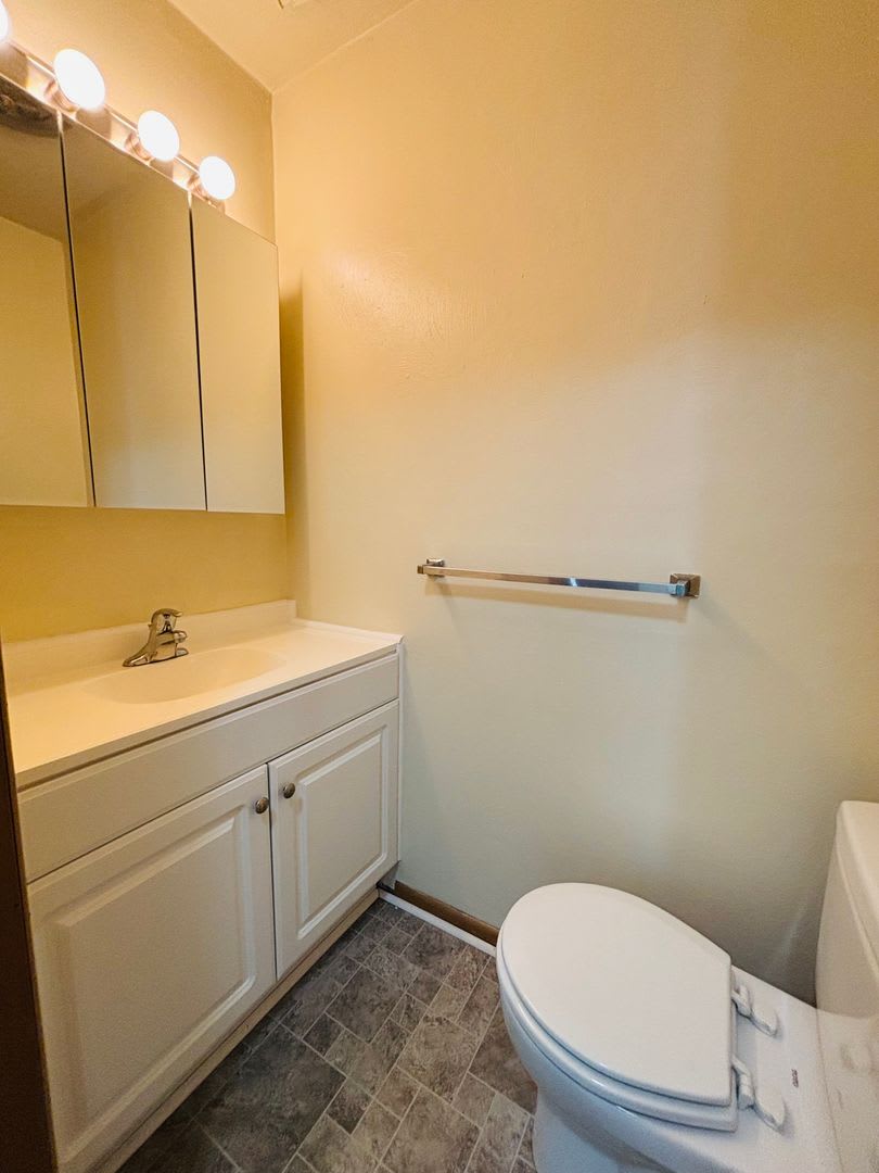2 Bedroom, 1.5 Townhouse – photo 3