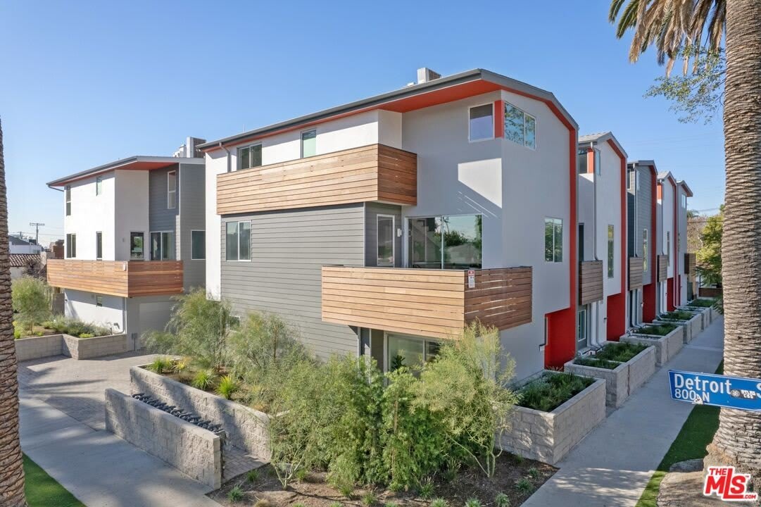 7150 Willoughby Ave – photo 2