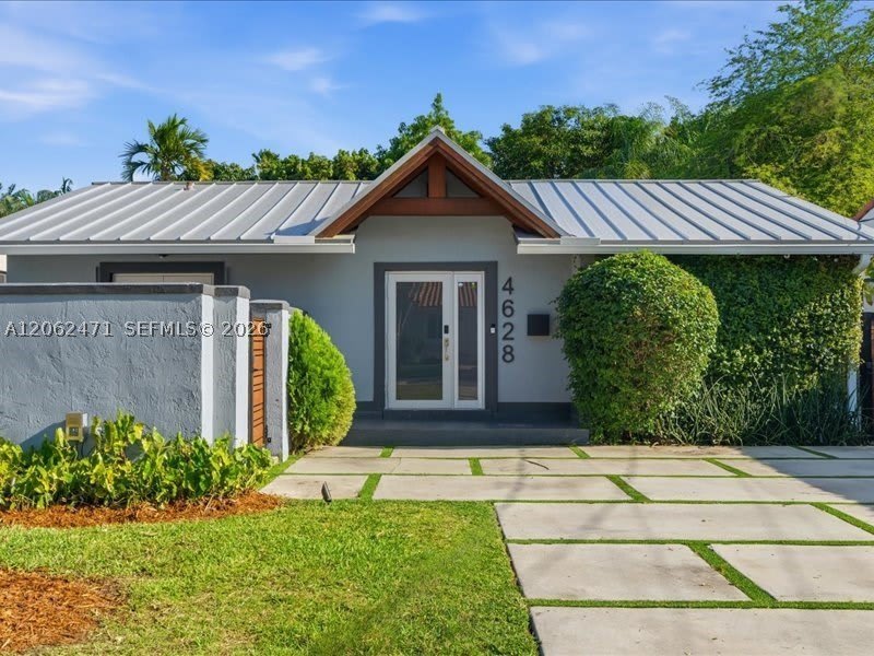 4628 SW 10th St – photo 1