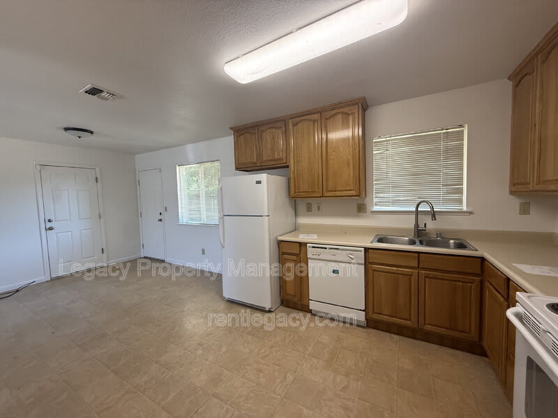 6635 Chandler Dr – photo 5