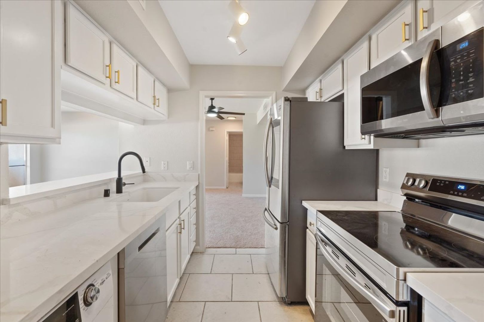 RENOVATED 3BD/2BA LV COUNTRY CLUB GUARD GATED – photo 4