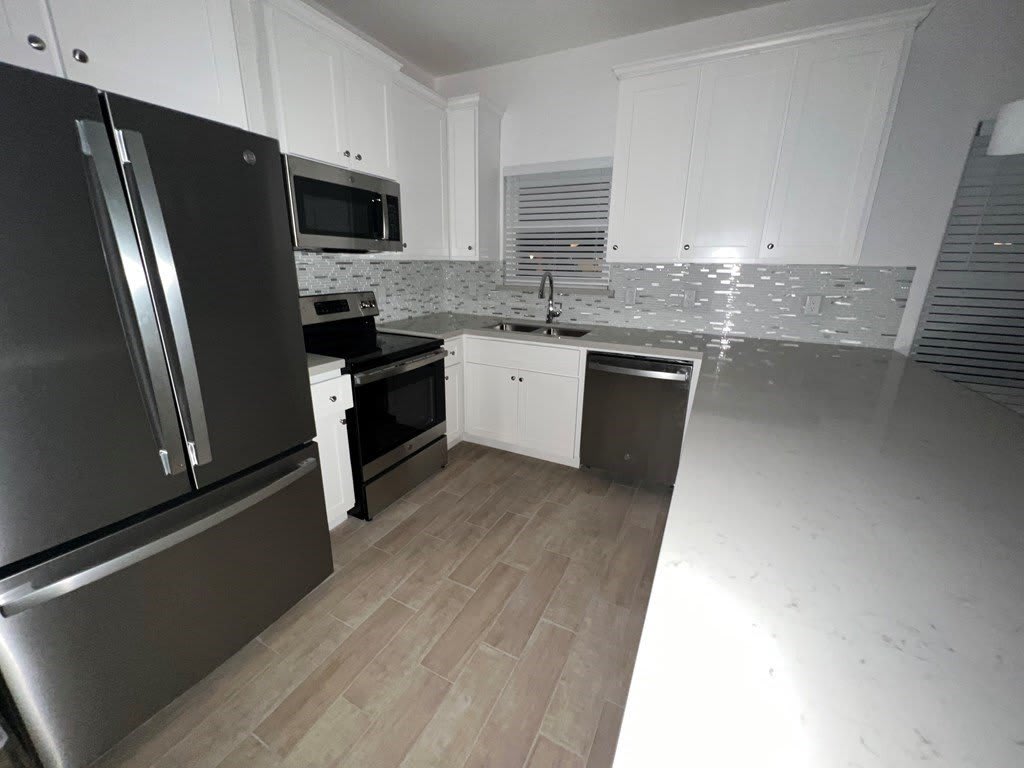 1009 Julia St. – photo 4