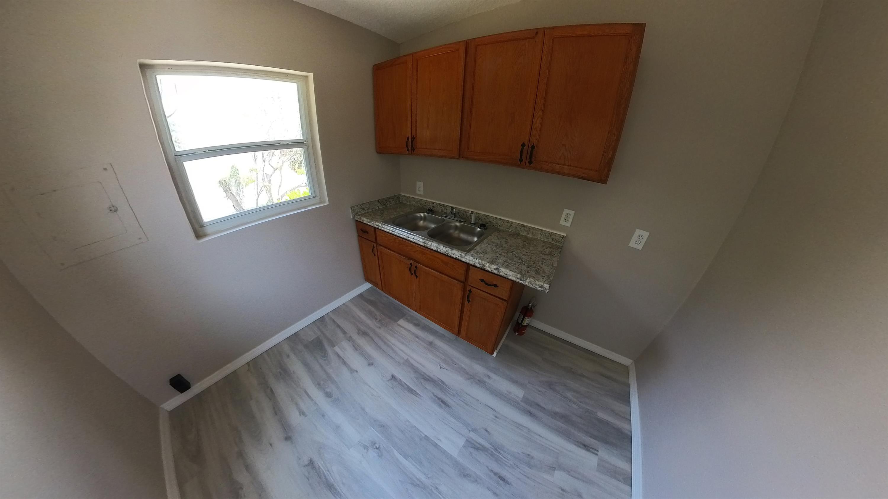 601 W Jackson St – photo 5