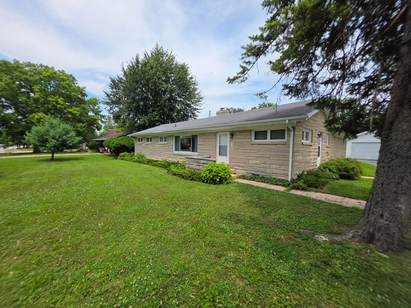3BR/2BA/2CarGarage Only A Few Minutes From Everything! Ask About Our Move-In Special! – photo 2