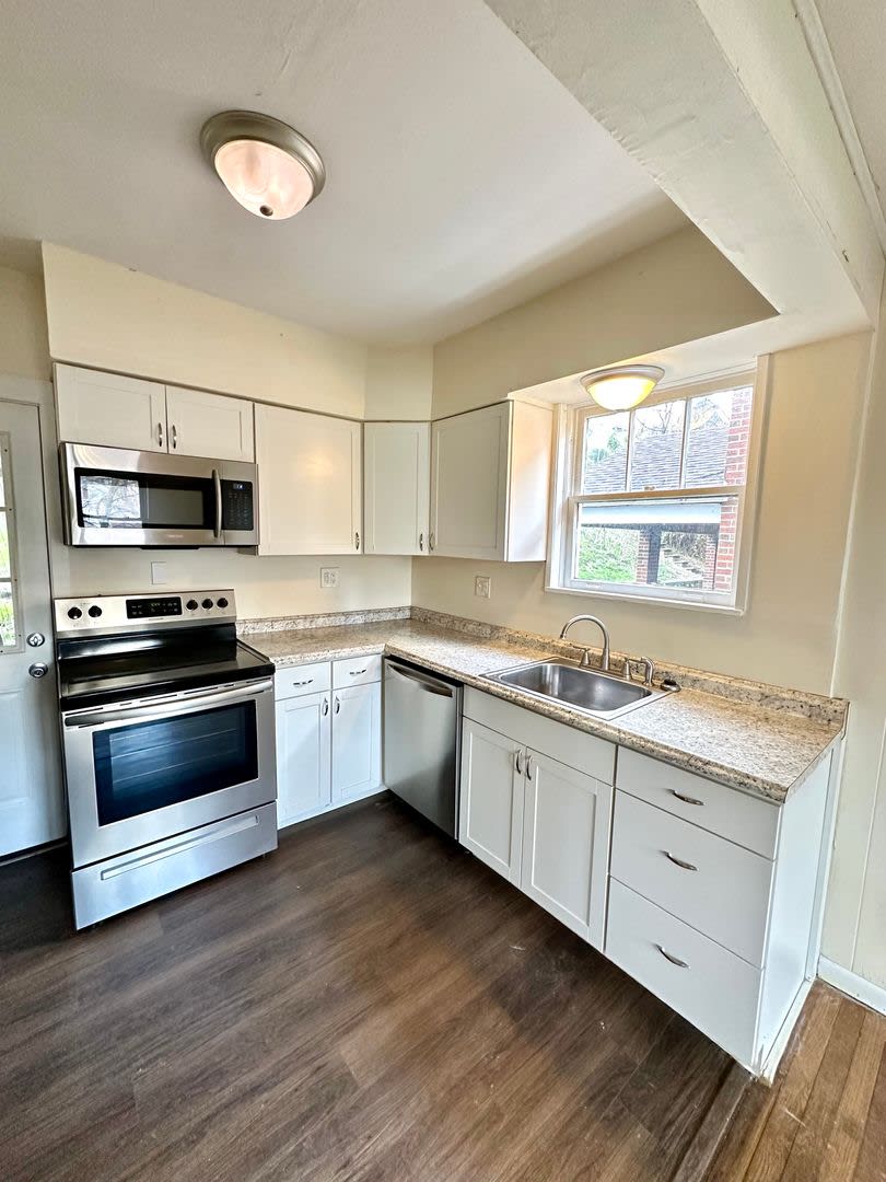 2 Bed 1 Bath home in Beechview – photo 1