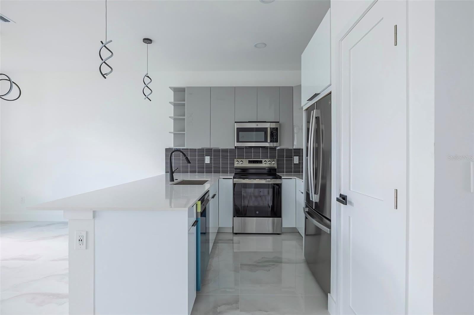 2025 BARROSO Street – photo 2