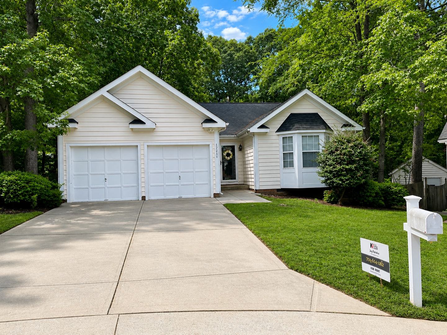 Beautiful, spacious Ballantyne Area Ranch for rent! This beautiful 3 BRs, 2 BA home – photo 1