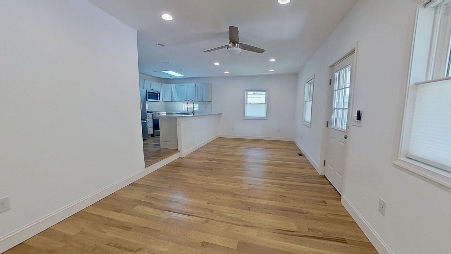 Newly Renovated 3 Bedroom Home – photo 2