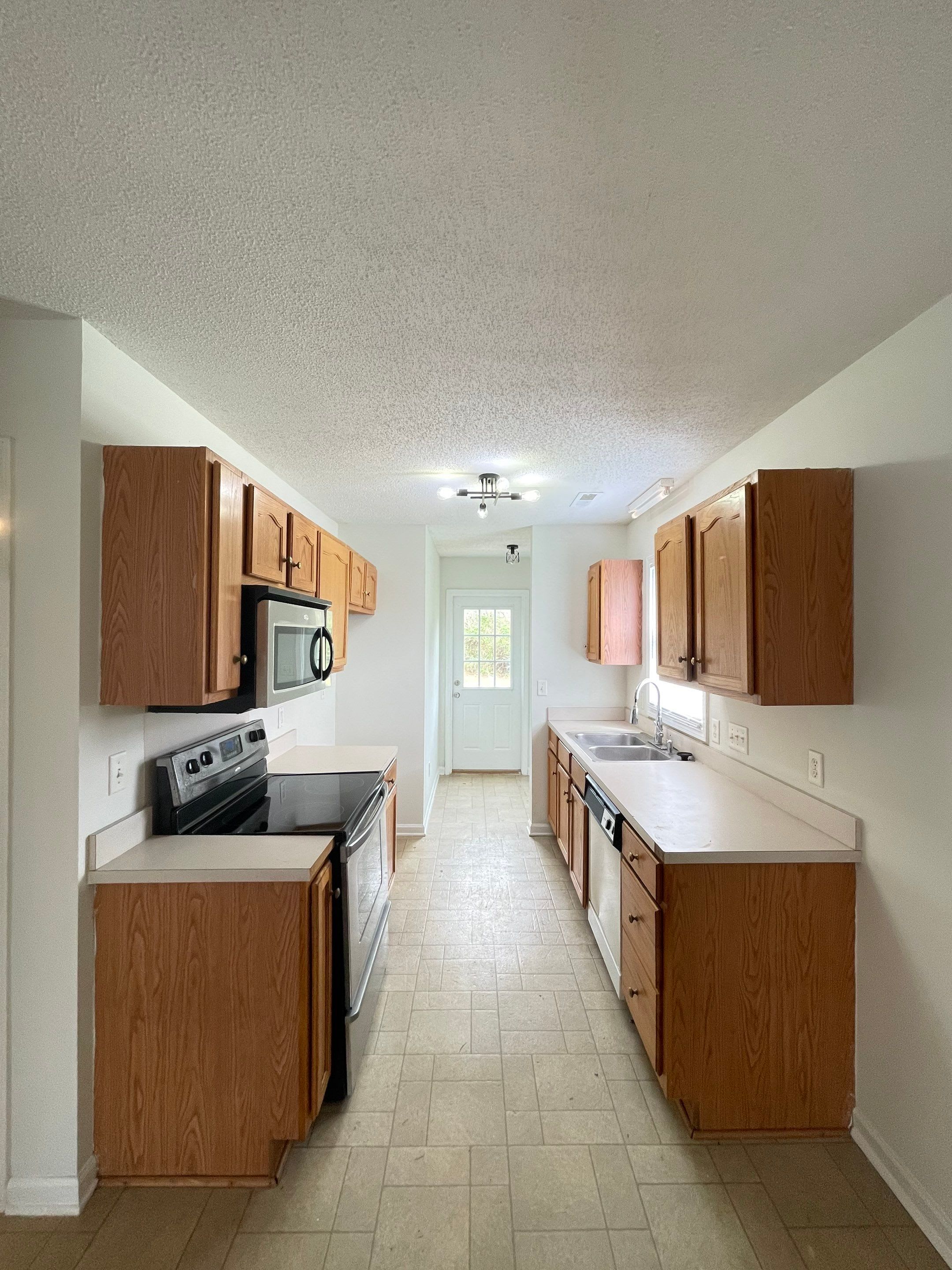 609 Piper CourtApt A – photo 4