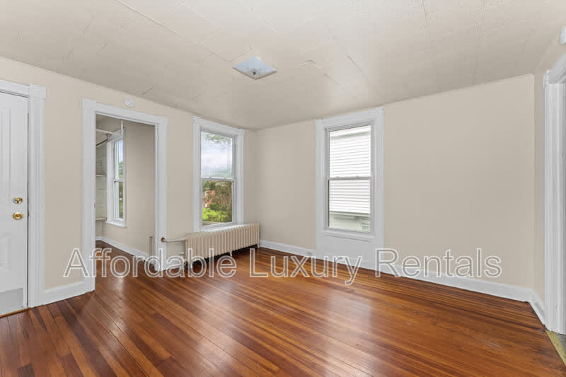 106 S Lake Ave – photo 5