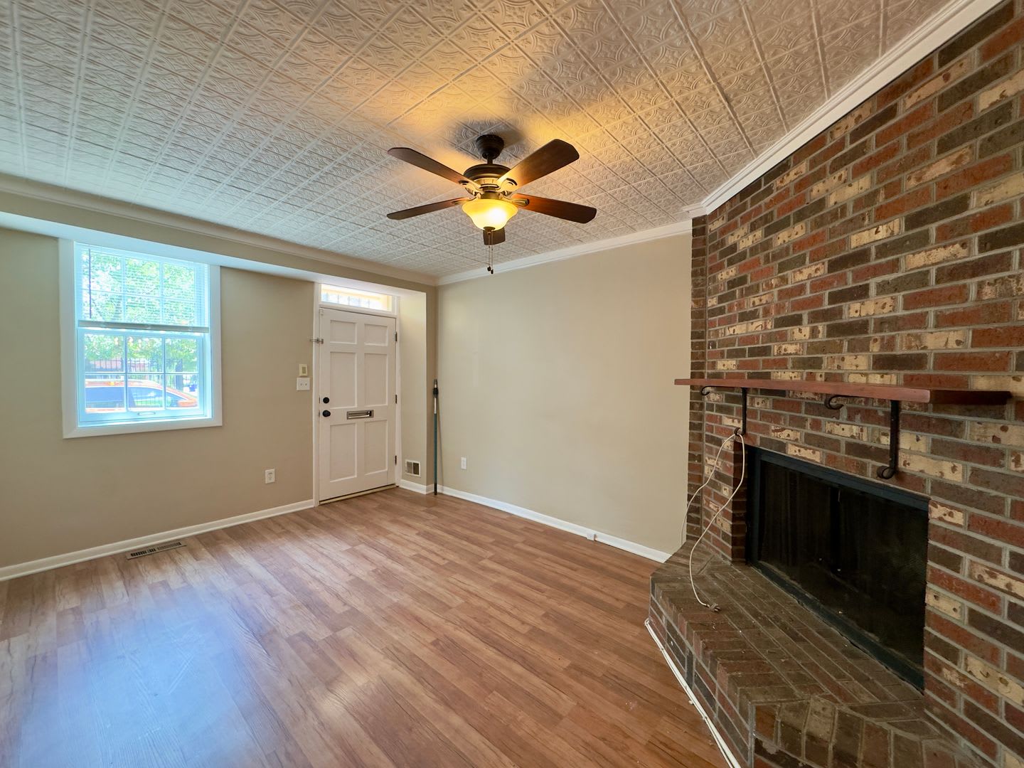 Charming 2 Bedroom 1 Bathroom Townhome In Baltimore Md – photo 2