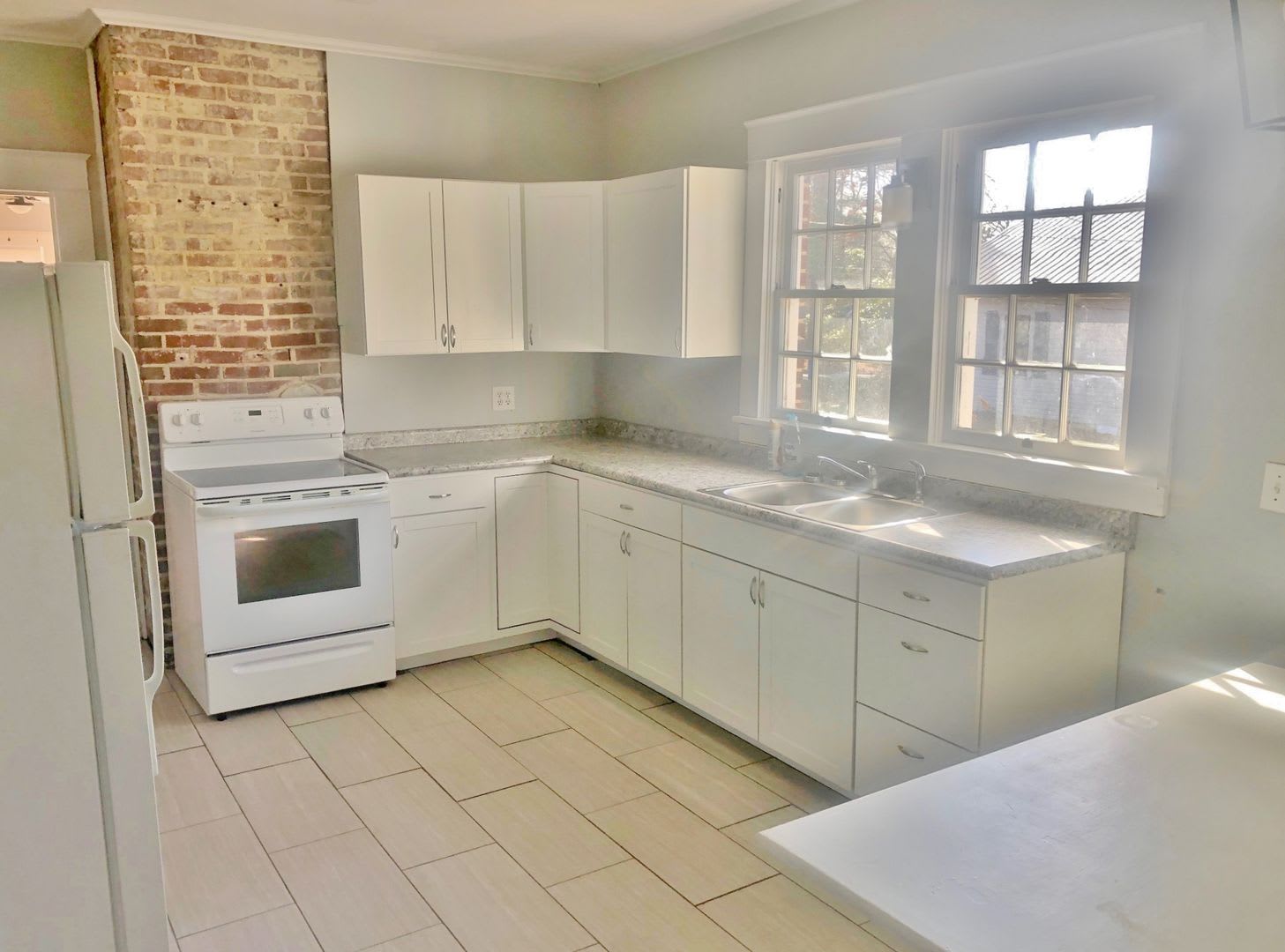 CHARMING 3 BEDROOM – photo 4