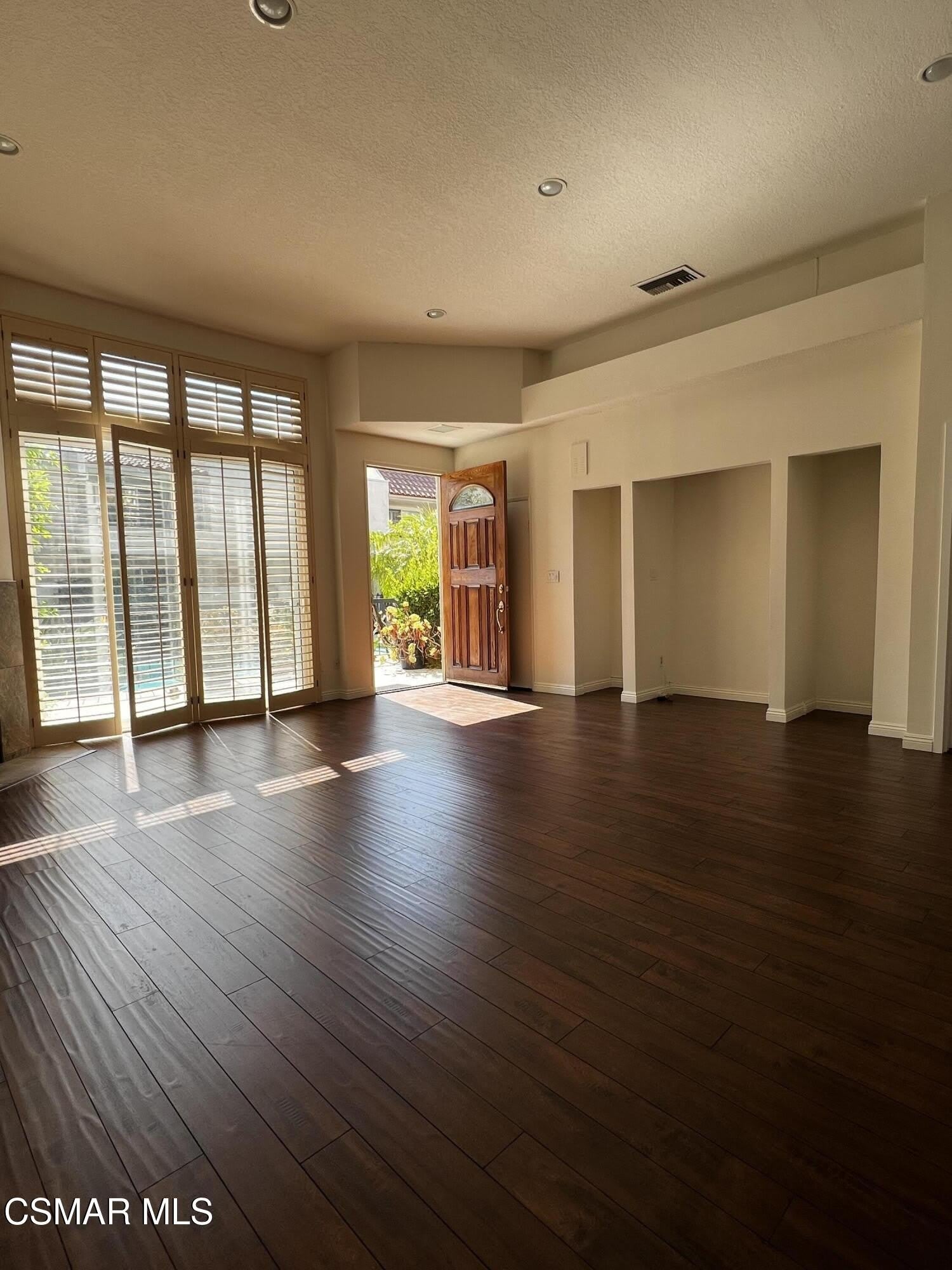 5401 Zelzah Avenue – photo 4