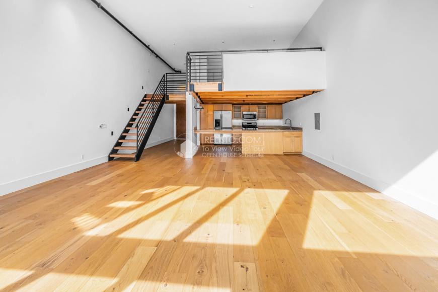 380 10th St. – photo 3
