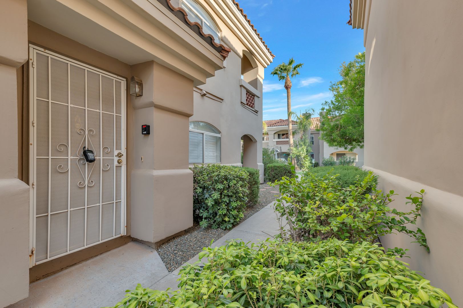 Remodeled and Stunning Furnished McCormick Ranch Condo! – photo 3