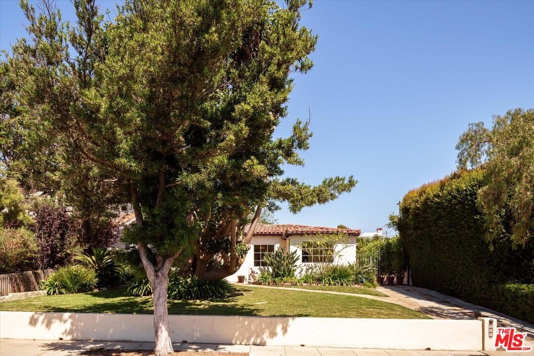 627 26th St – photo 1