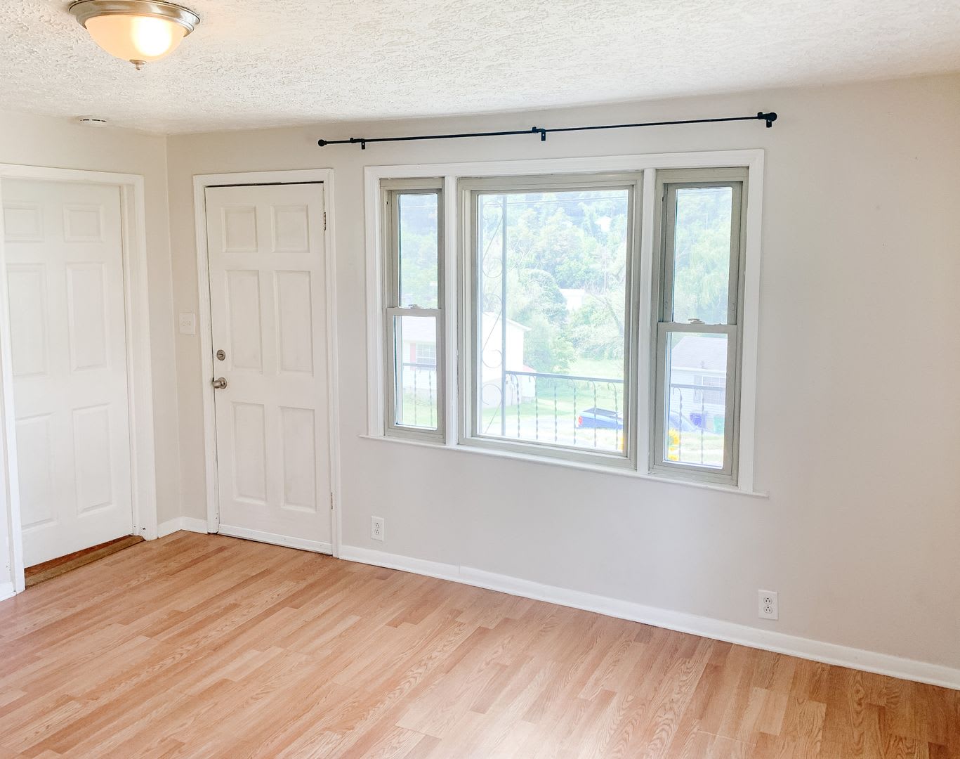 2 Bedroom, 1 Bath House – photo 3