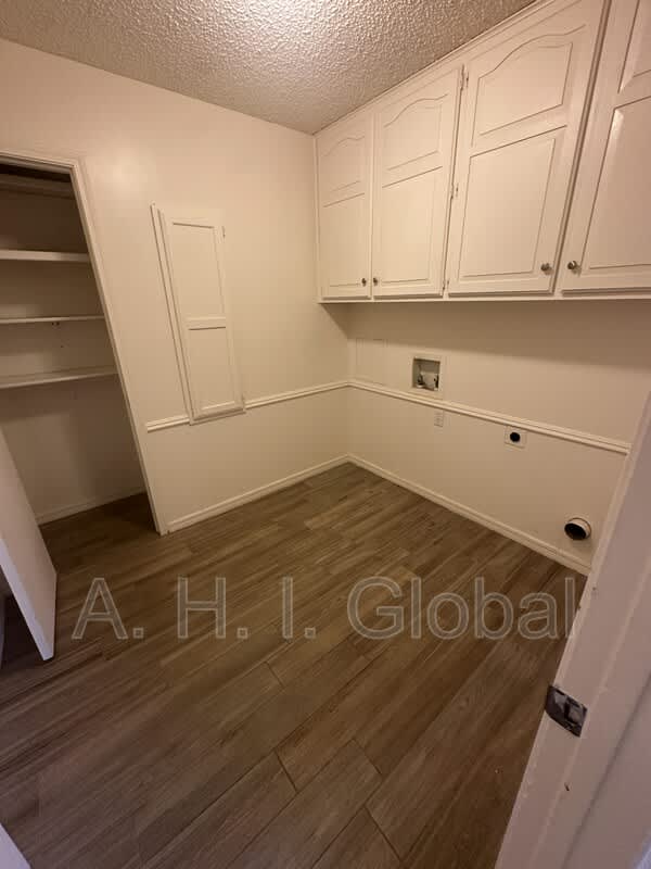 7040 Fulham Dr – photo 3