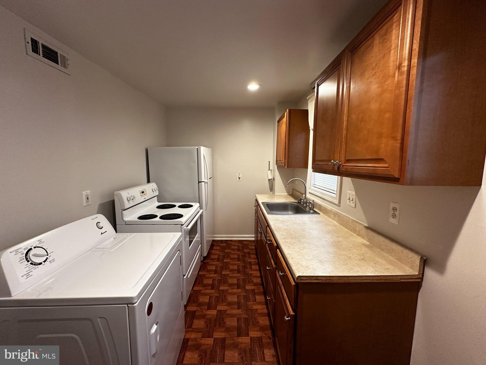 1527 W 36TH Street – photo 5