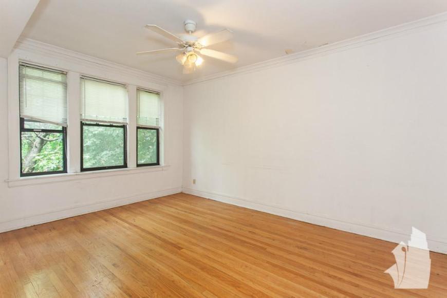 1947 West Winnemac Avenue – photo 1