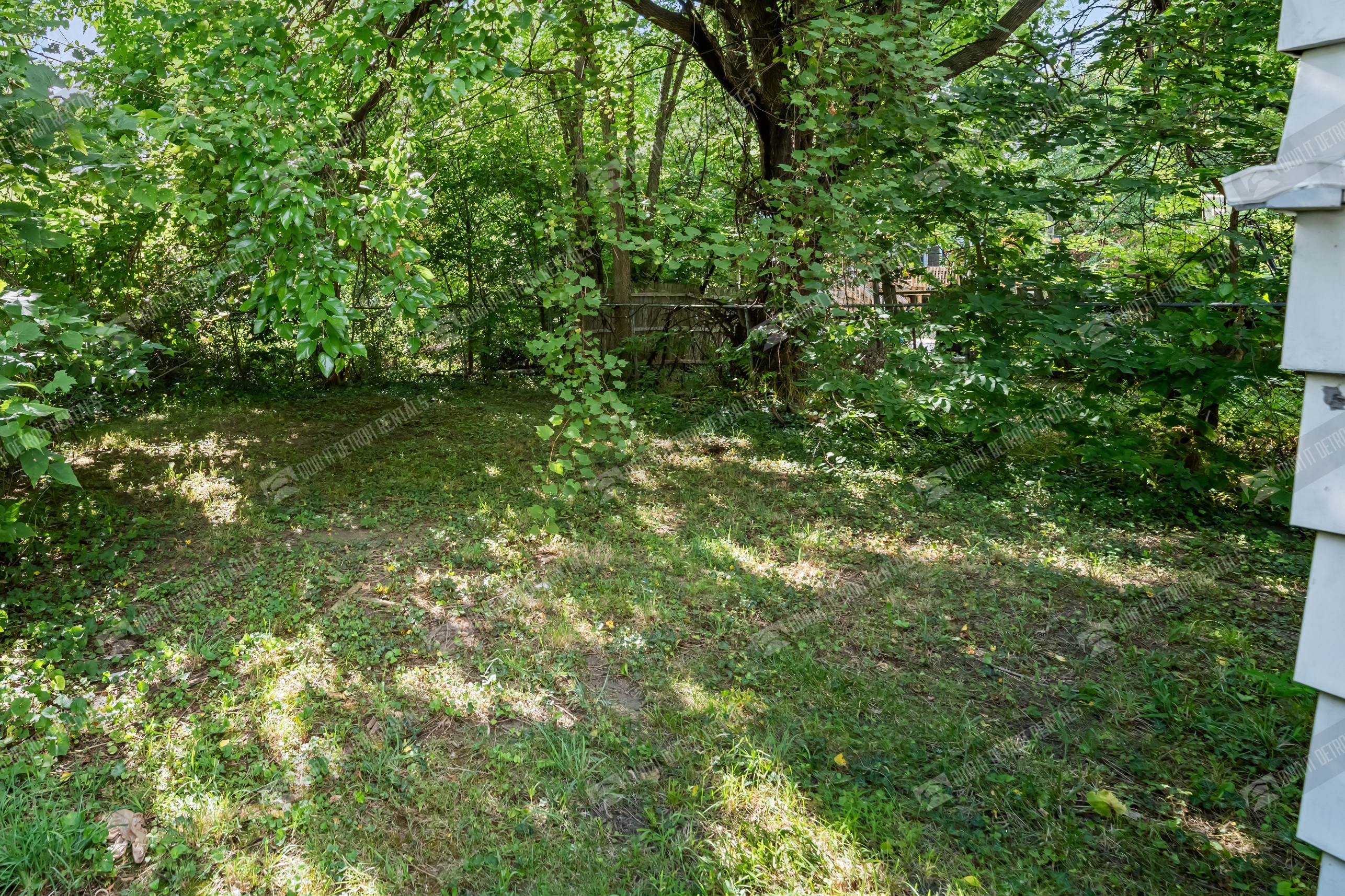 5571 Fairview St – photo 3