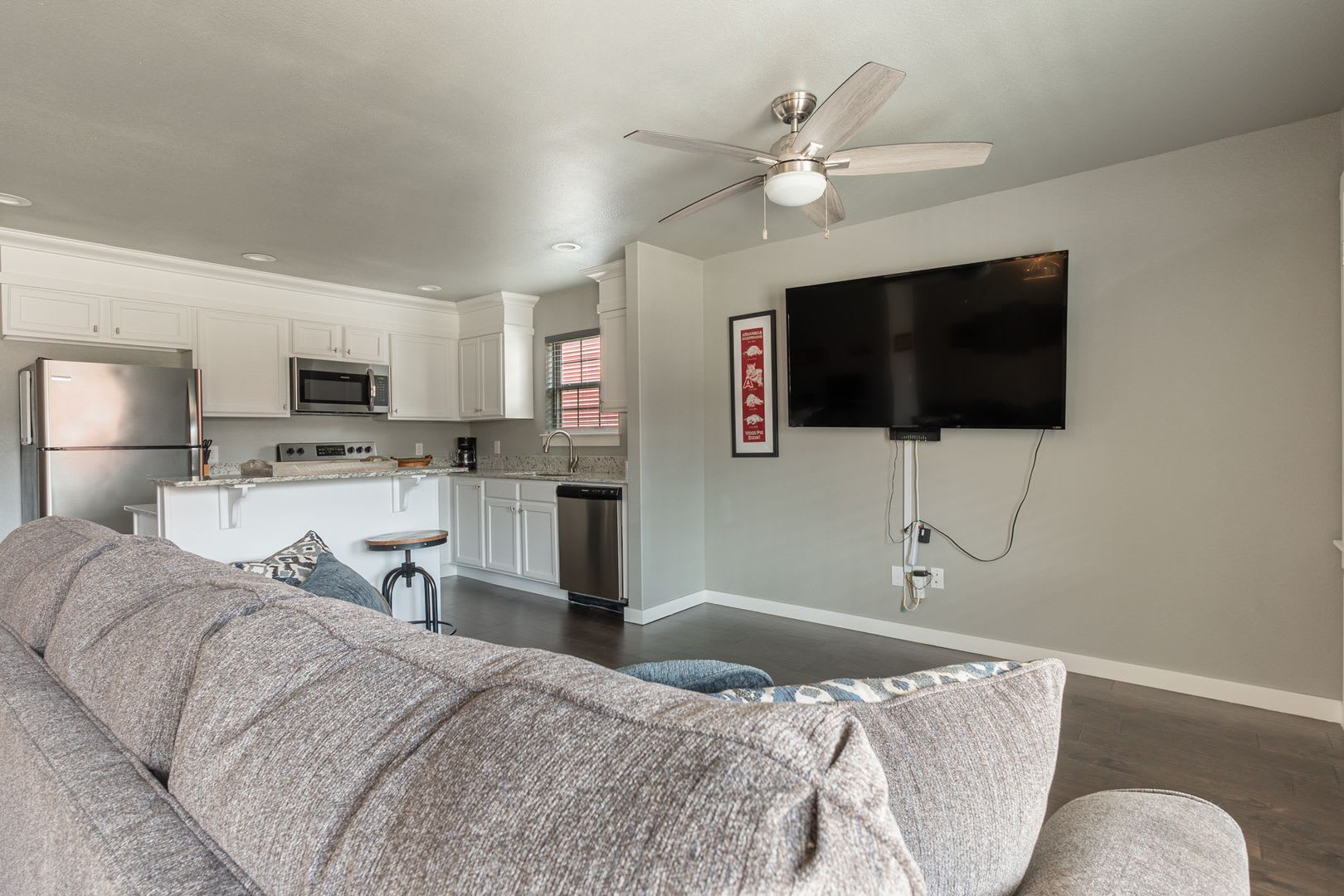 Fully Furnished Condo 3 Bedroom 2 5 Bath Minutes From The U Of A – photo 4