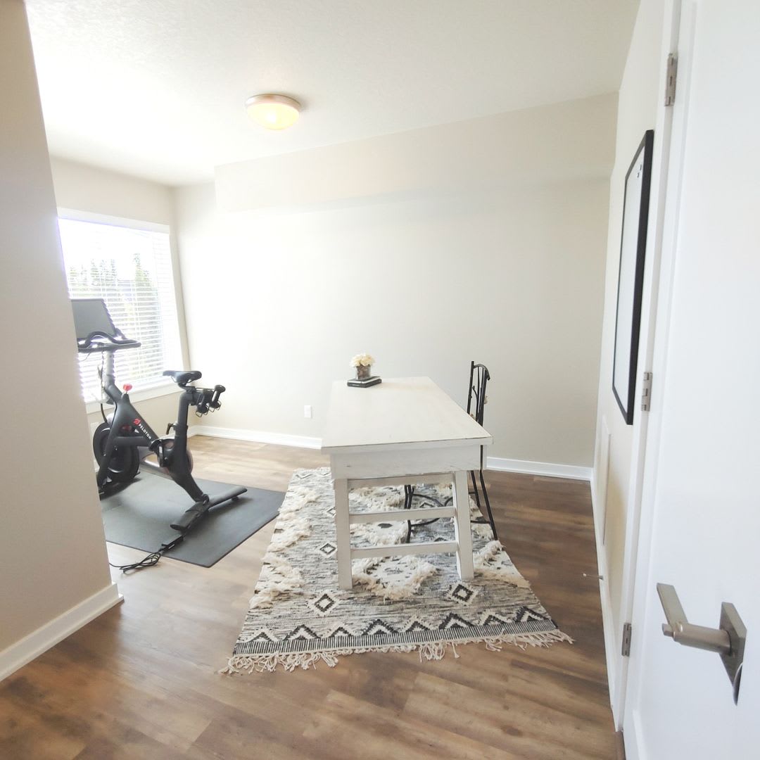 Stunning Newer Construction Home With 2 Master Suites Located In The Desirable Mountainside Heights Neighborhood Across From Mountainside High School Comes Either Furnished Or Unfurnished – photo 5