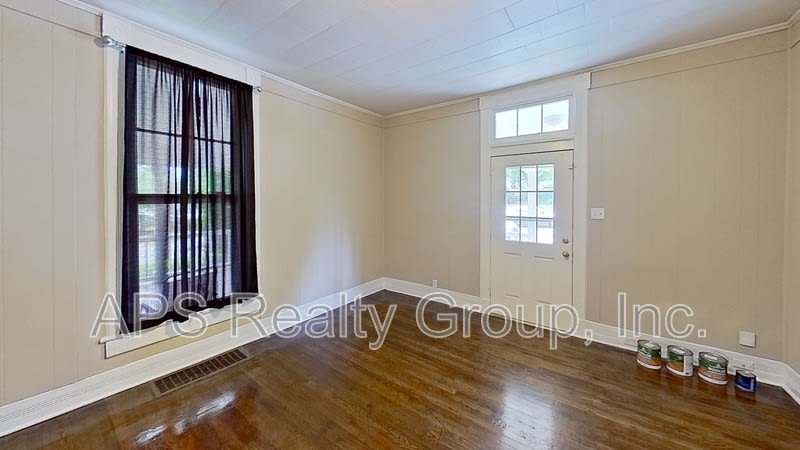 301 North Spring Street – photo 3